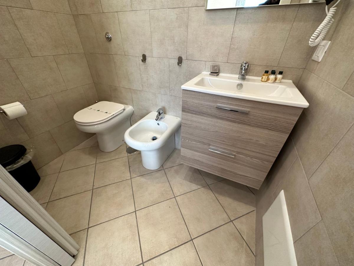 B&B Off Rooms And Relax Napoli Esterno foto