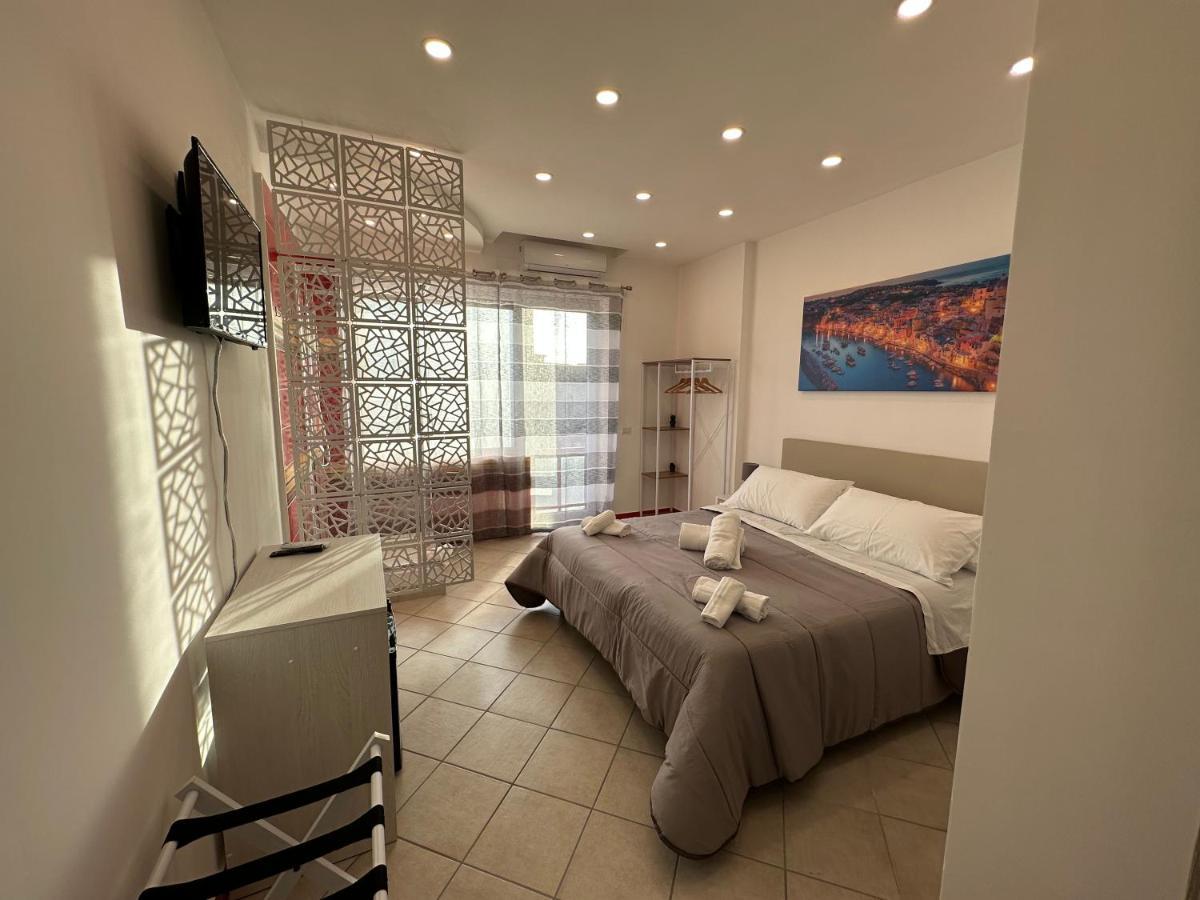 B&B Off Rooms And Relax Napoli Esterno foto