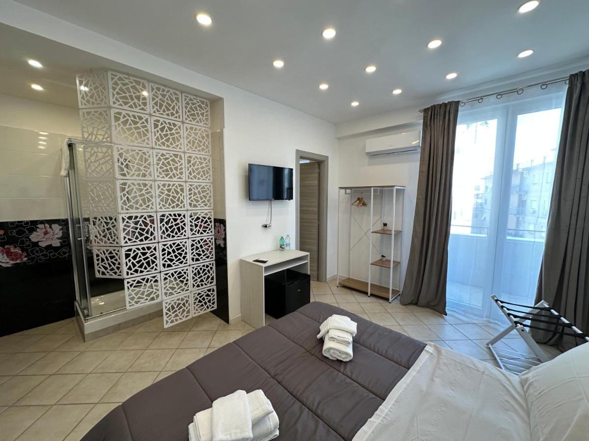 B&B Off Rooms And Relax Napoli Esterno foto